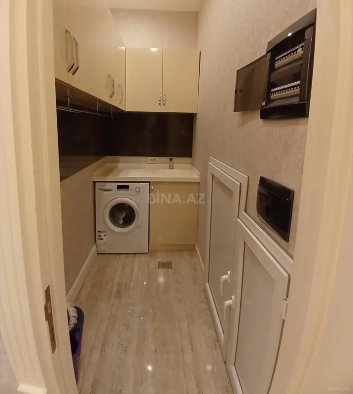 Satılır 3 otaqlı mənzil 168 m²