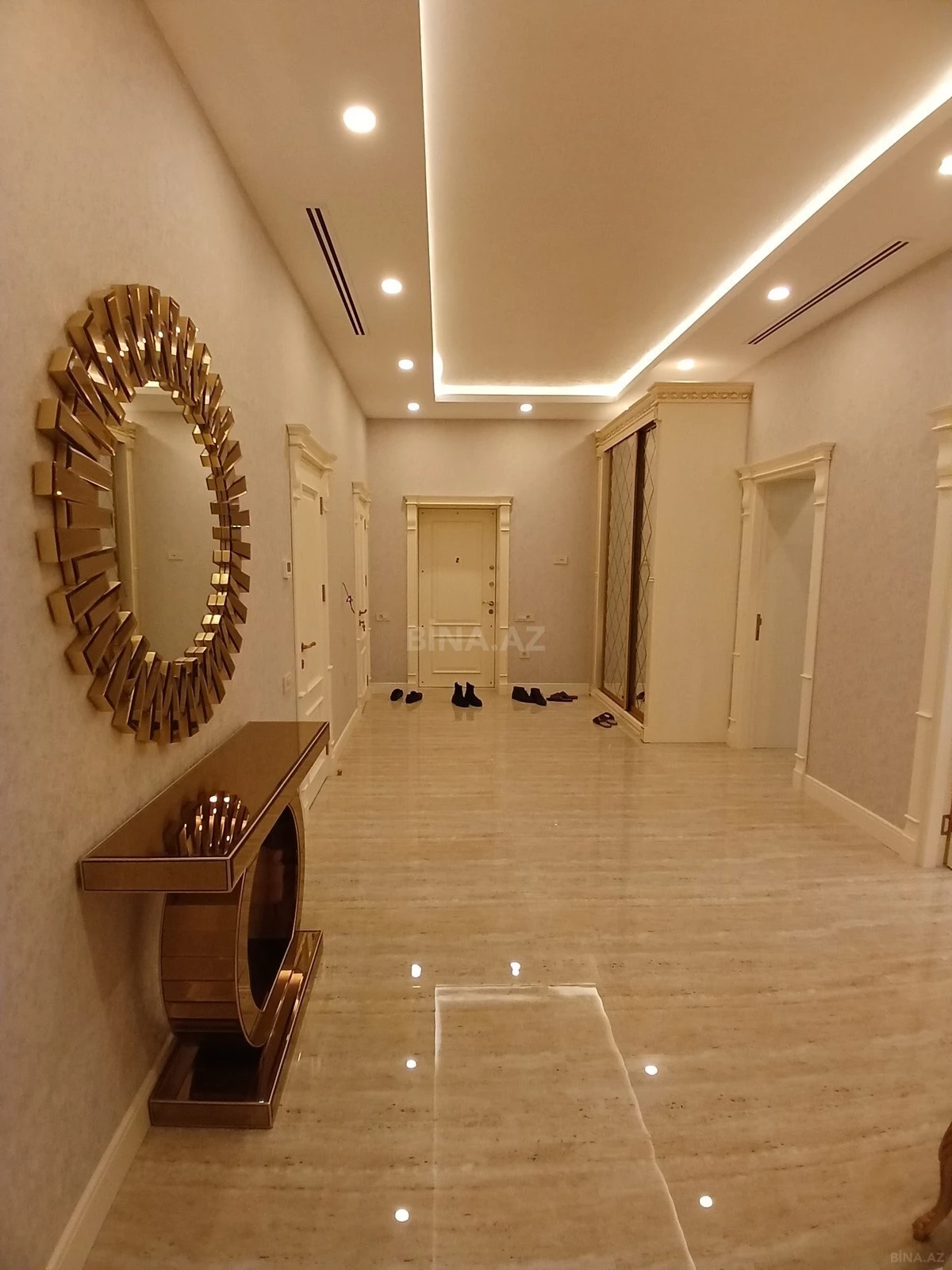 Satılır 3 otaqlı mənzil 168 m²