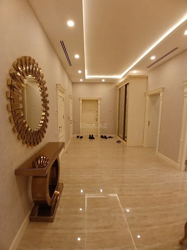 Satılır 3 otaqlı mənzil 168 m²