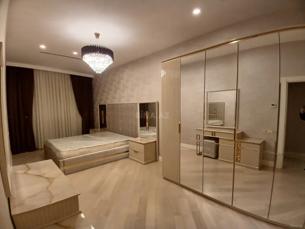 Satılır 3 otaqlı mənzil 168 m²