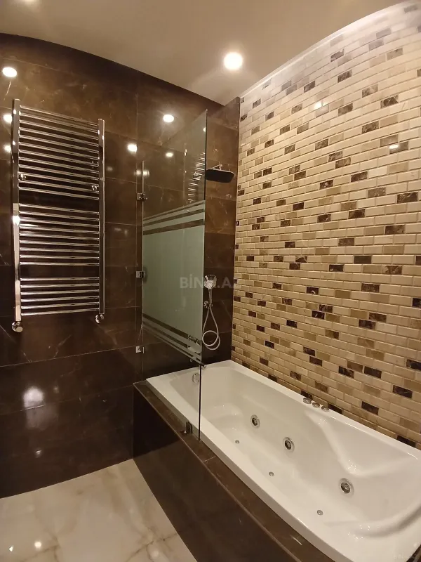 Satılır 3 otaqlı mənzil 168 m²