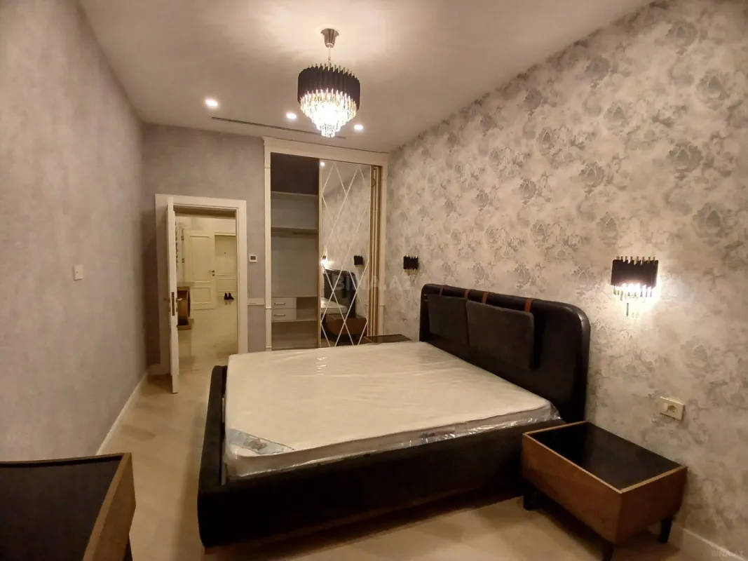 Satılır 3 otaqlı mənzil 168 m²