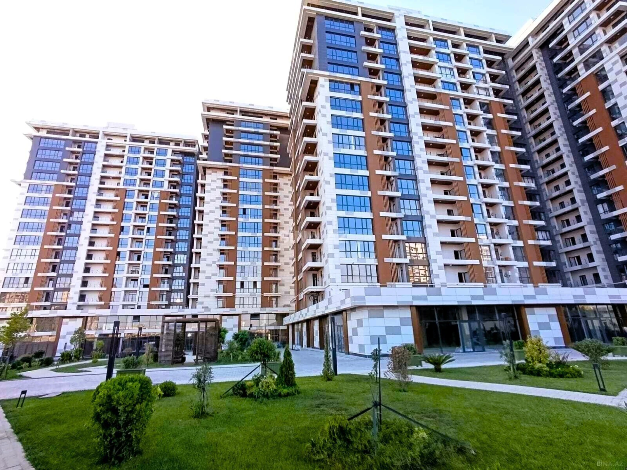 Satılır 3 otaqlı mənzil 101 m²