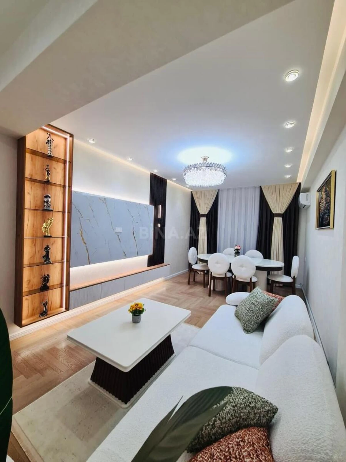 Satılır 3 otaqlı mənzil 135 m²