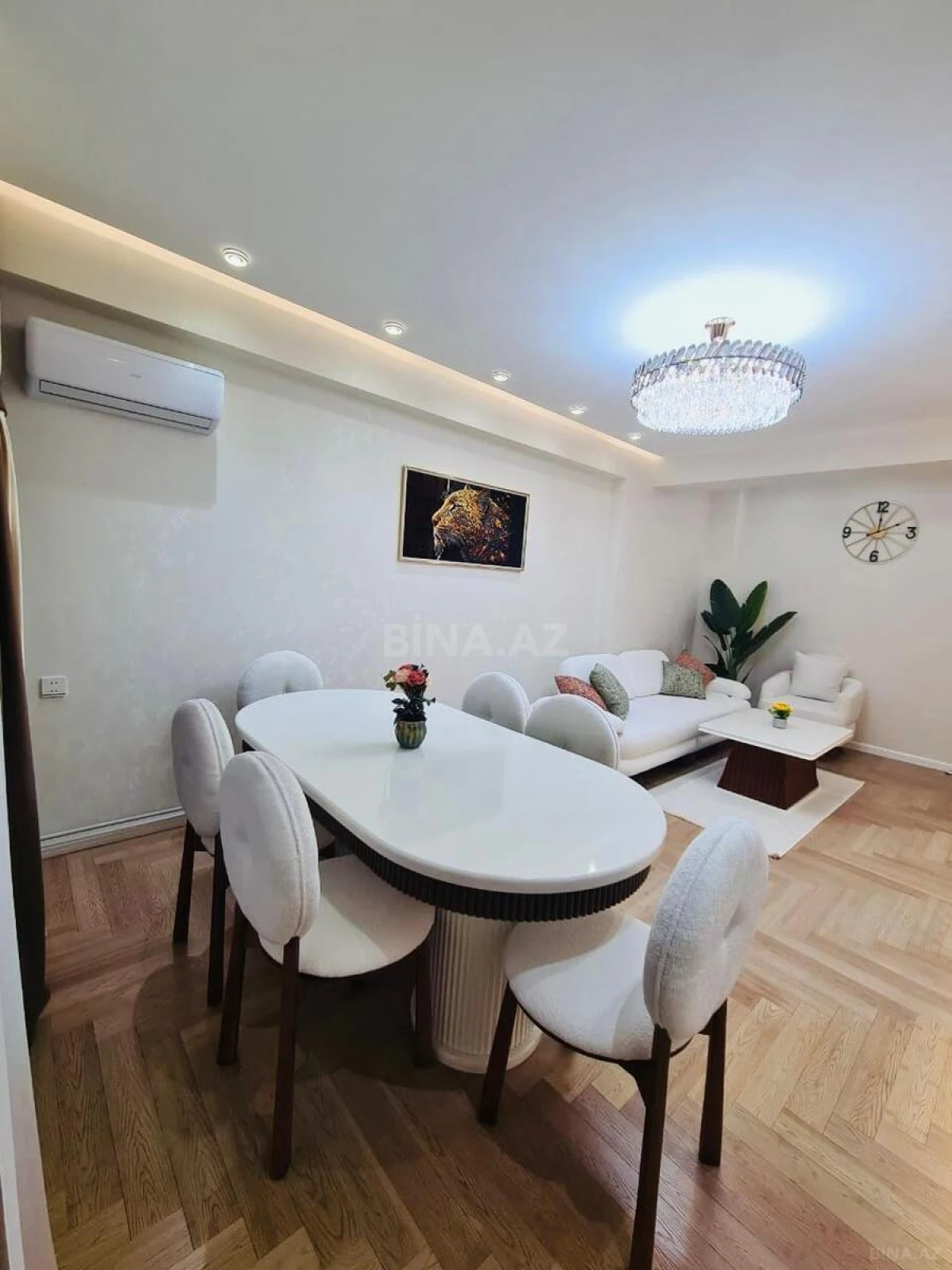 Satılır 3 otaqlı mənzil 135 m²