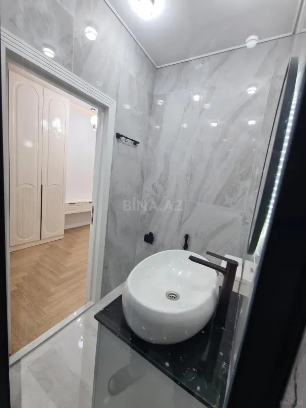 Satılır 3 otaqlı mənzil 135 m²