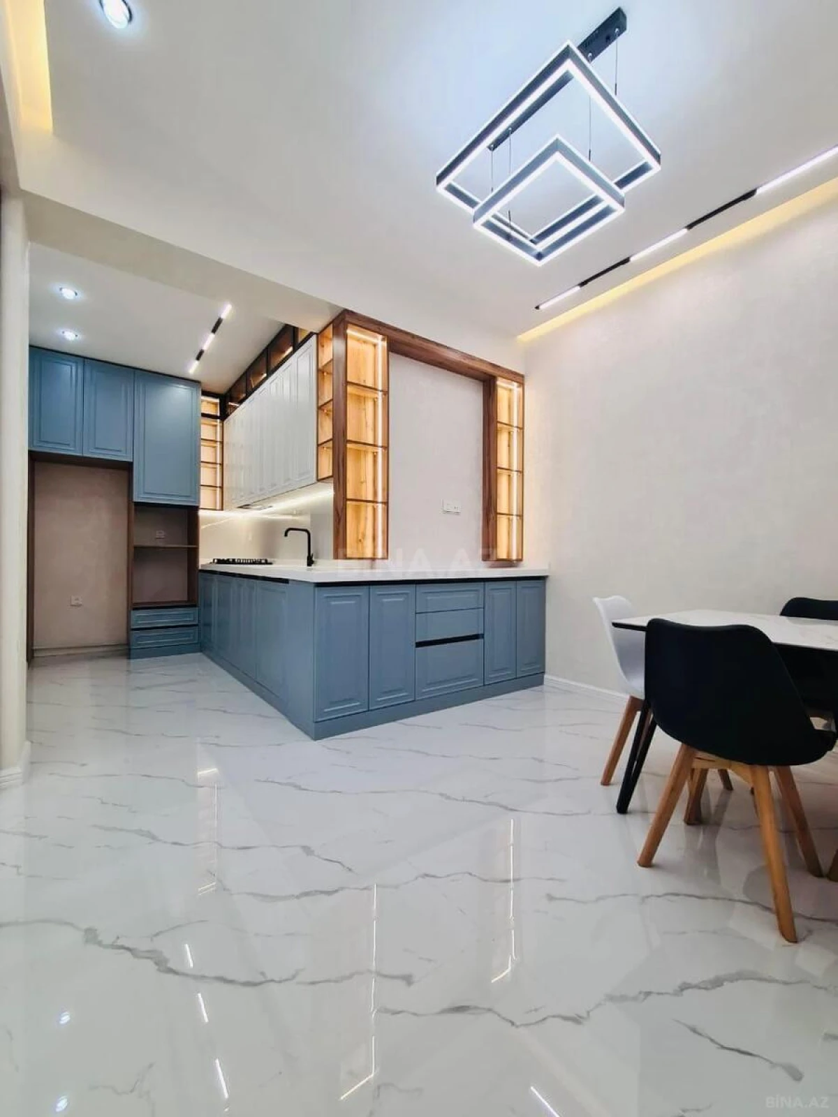 Satılır 3 otaqlı mənzil 135 m²