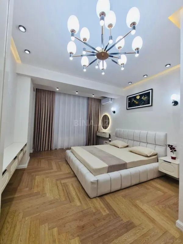Satılır 3 otaqlı mənzil 135 m²