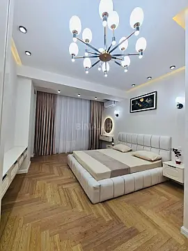 Satılır 3 otaqlı mənzil 135 m²