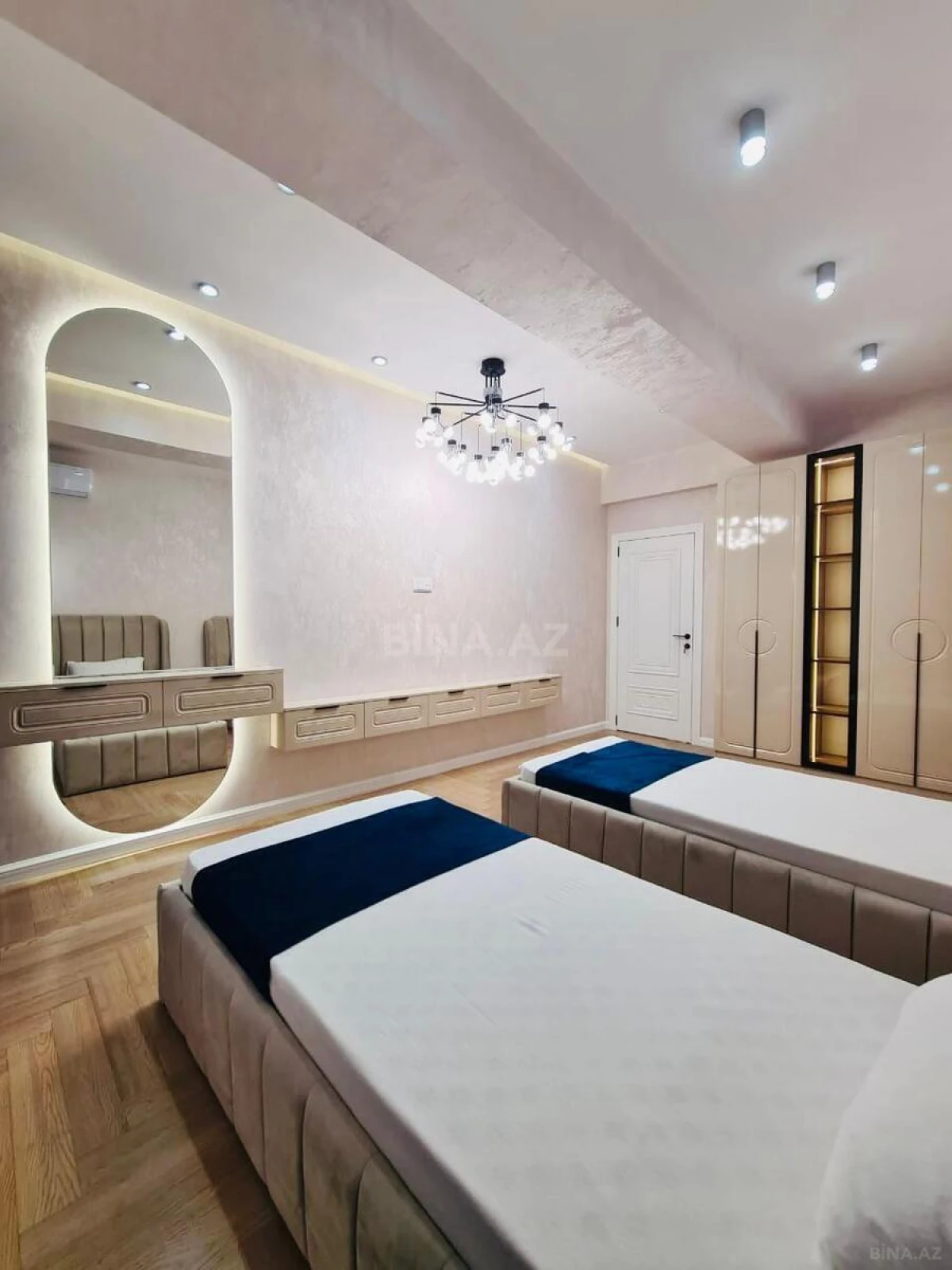 Satılır 3 otaqlı mənzil 135 m²