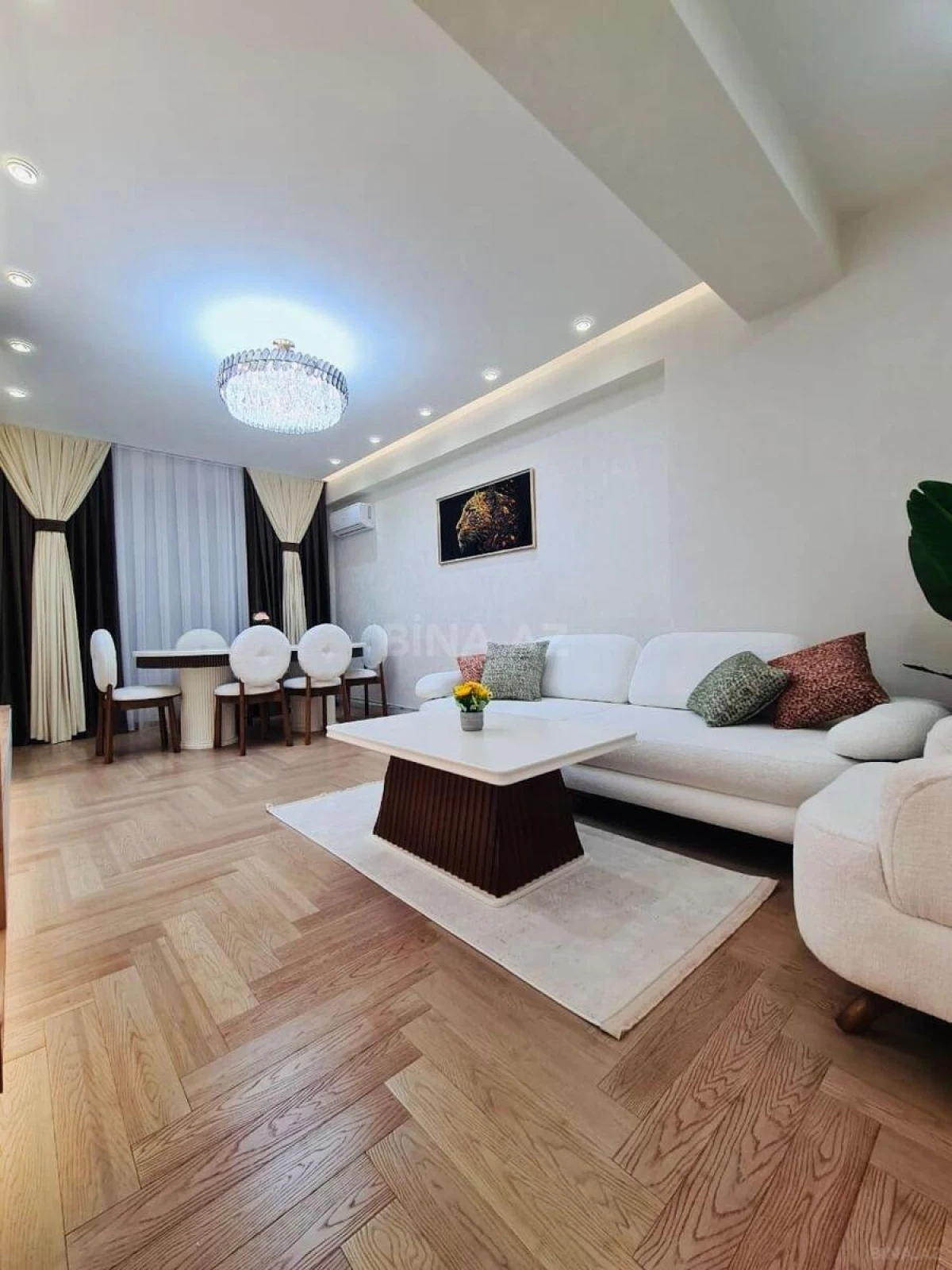 Satılır 3 otaqlı mənzil 135 m²