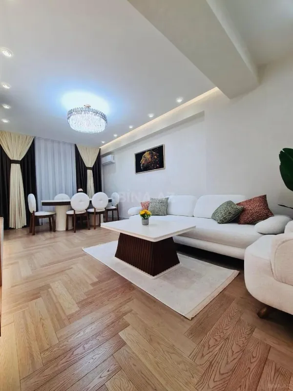 Satılır 3 otaqlı mənzil 135 m²