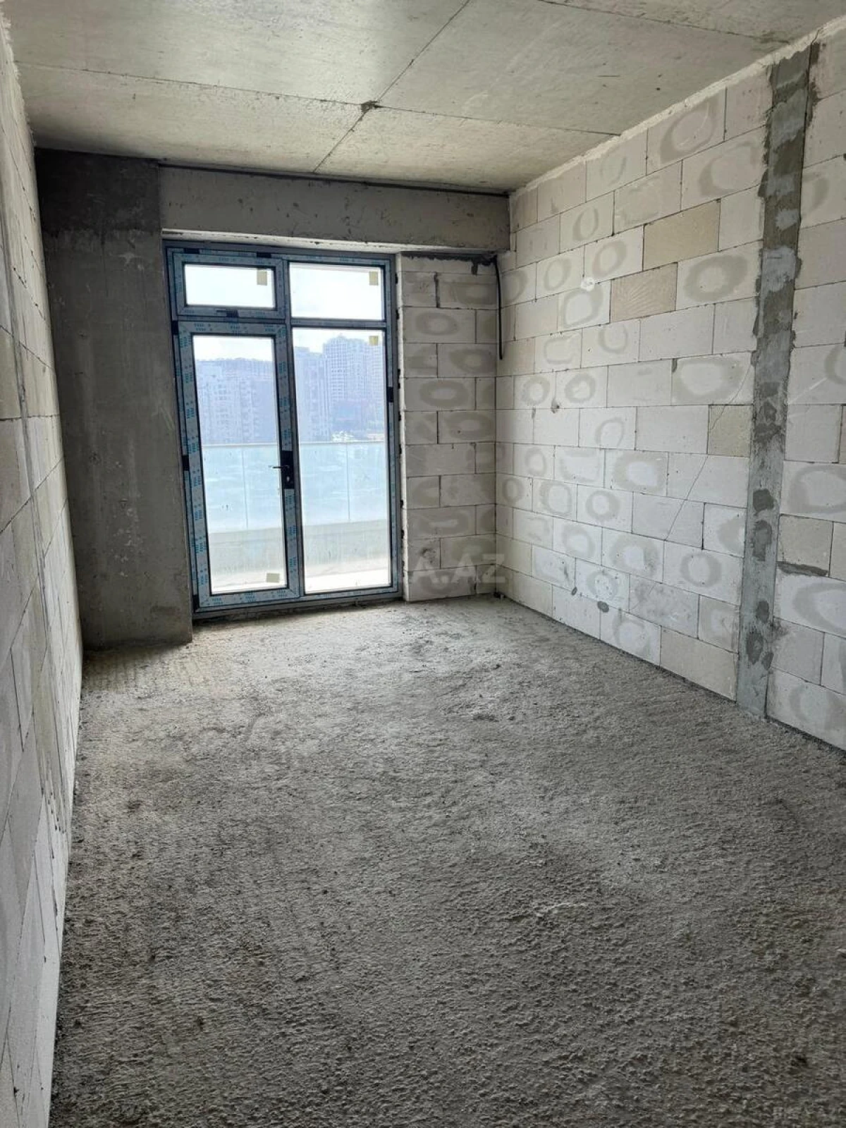 Satılır 3 otaqlı mənzil 150 m²