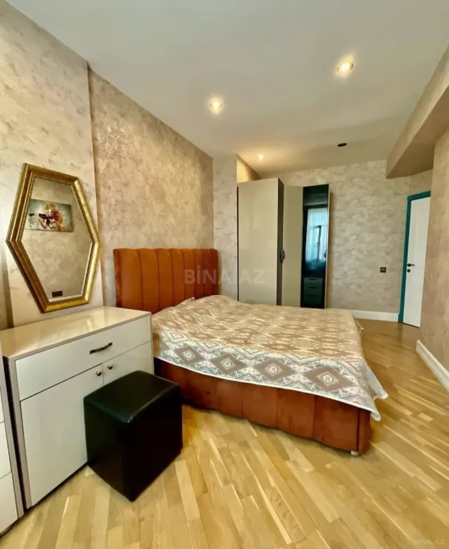 Satılır 3 otaqlı mənzil 115 m²