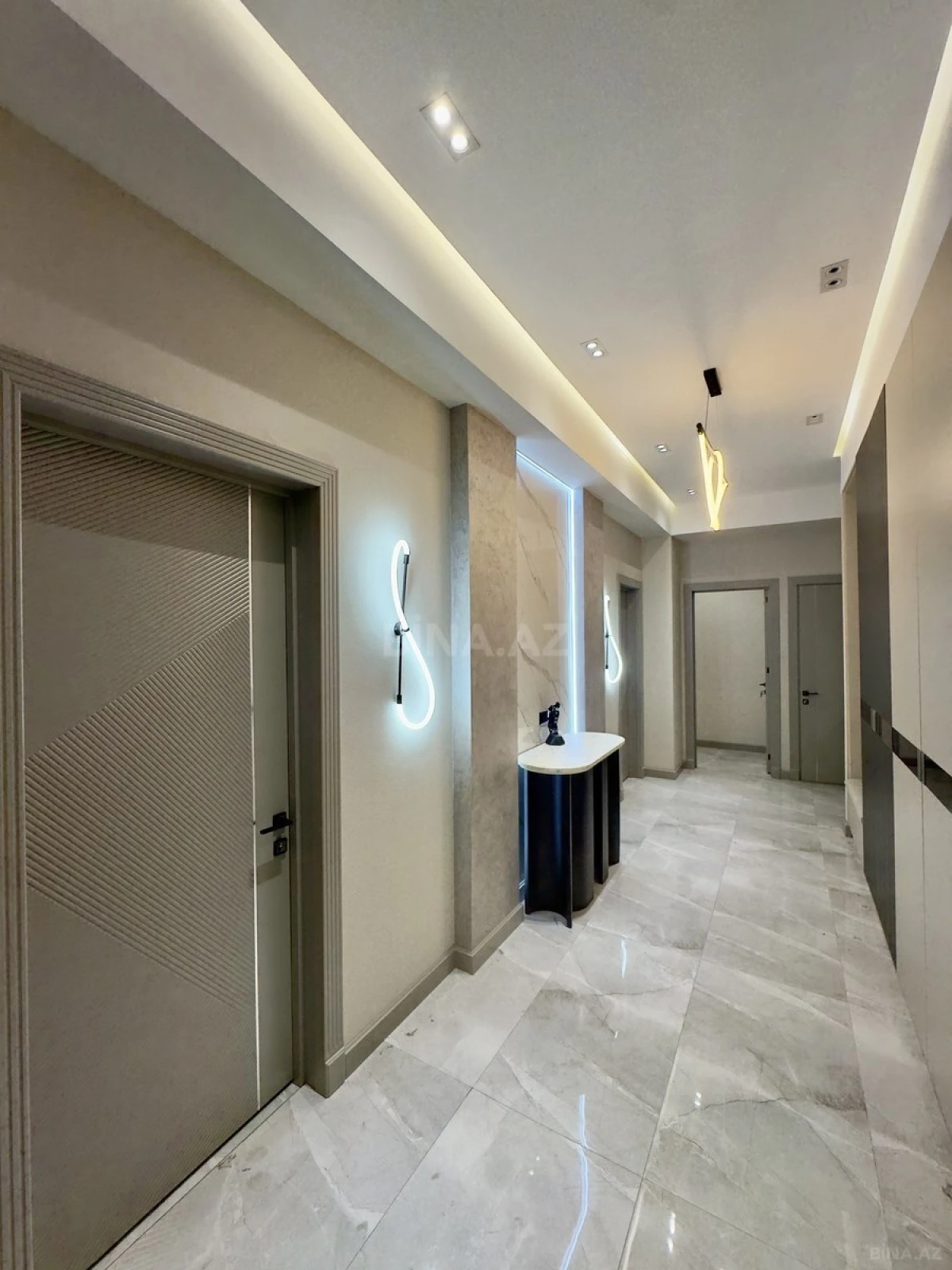 Satılır 3 otaqlı mənzil 150 m²