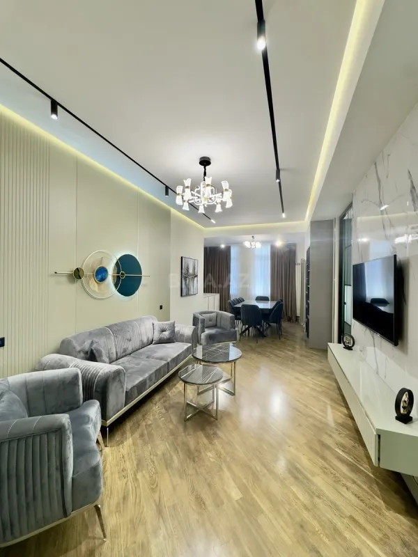 Satılır 3 otaqlı mənzil 150 m²