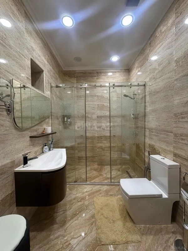 Satılır 6 otaqlı həyət evi 750 m²