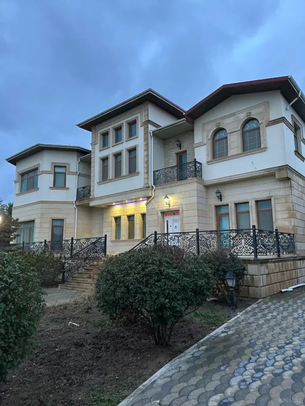 Satılır 6 otaqlı həyət evi 750 m²