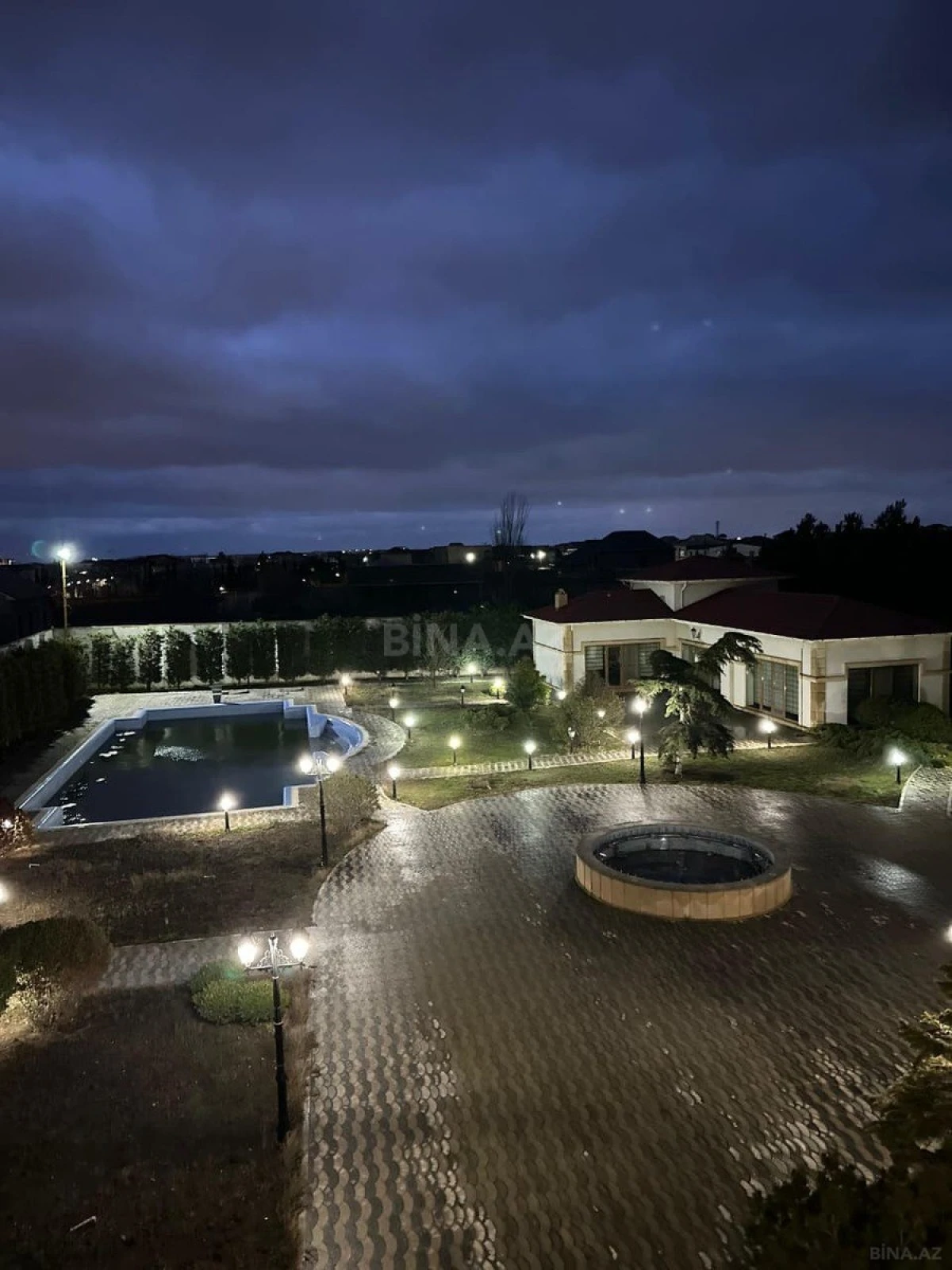 Satılır 6 otaqlı həyət evi 750 m²