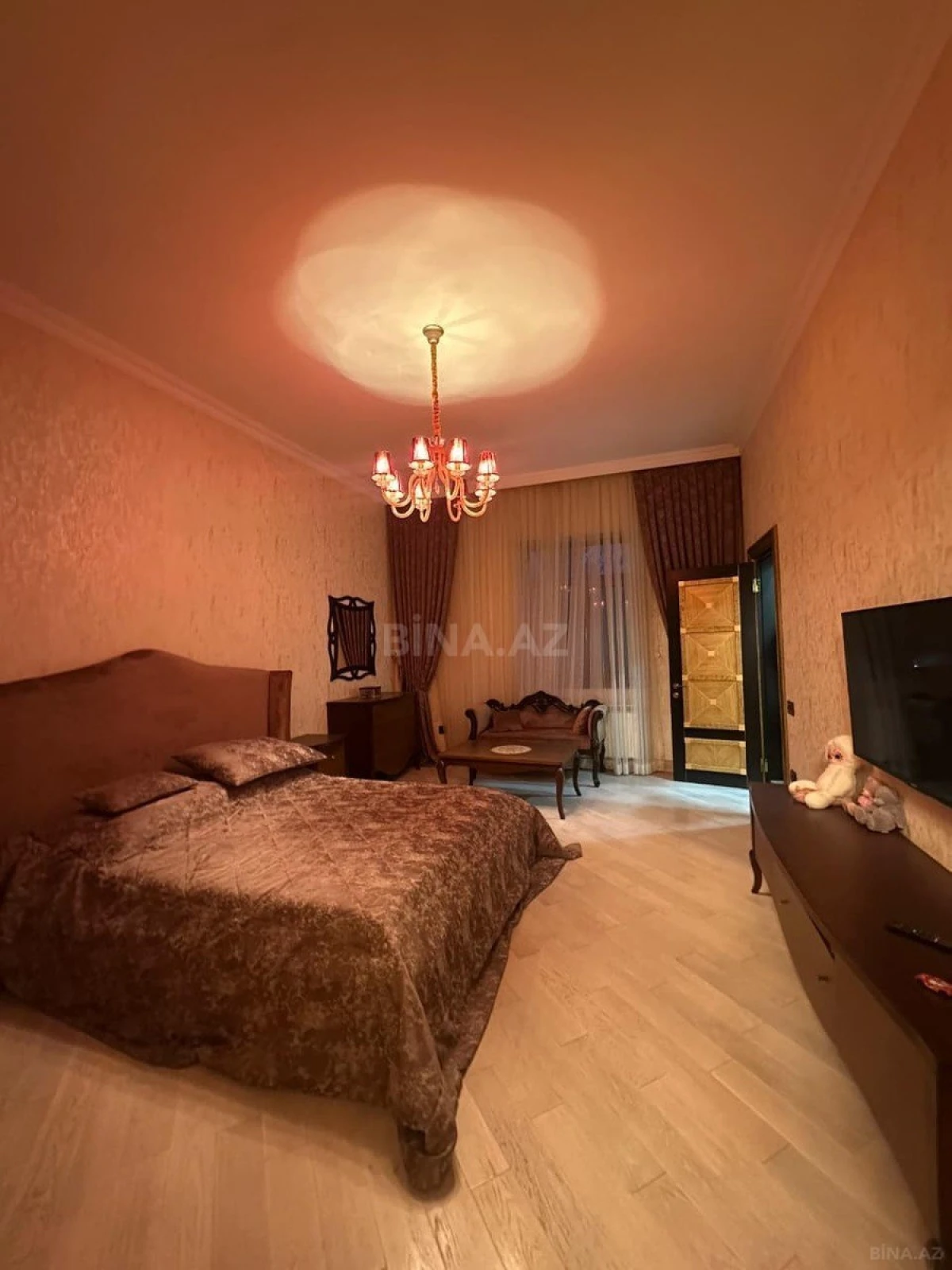 Satılır 6 otaqlı həyət evi 750 m²