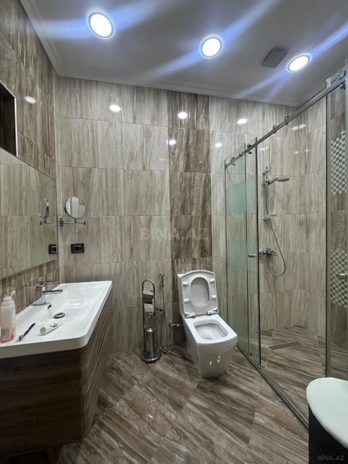 Satılır 6 otaqlı həyət evi 750 m²