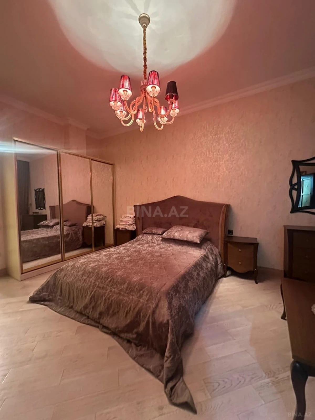 Satılır 6 otaqlı həyət evi 750 m²