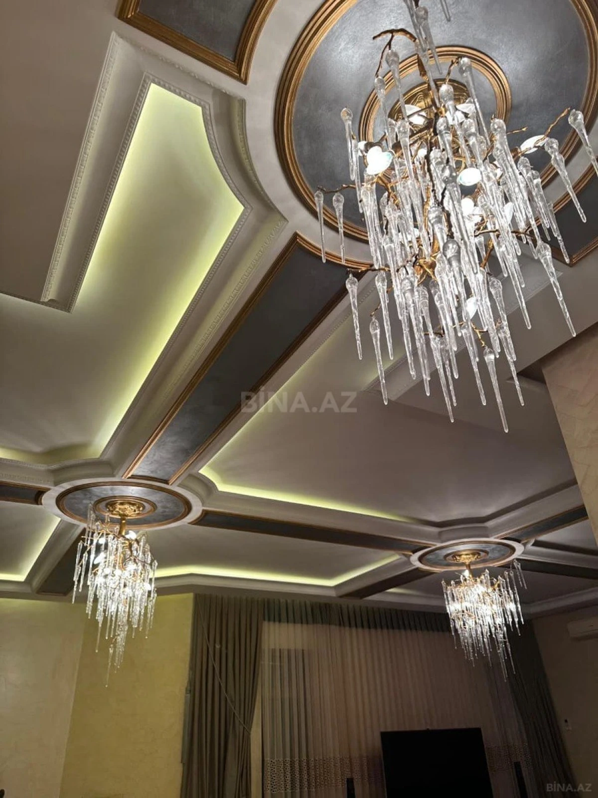 Satılır 6 otaqlı həyət evi 750 m²