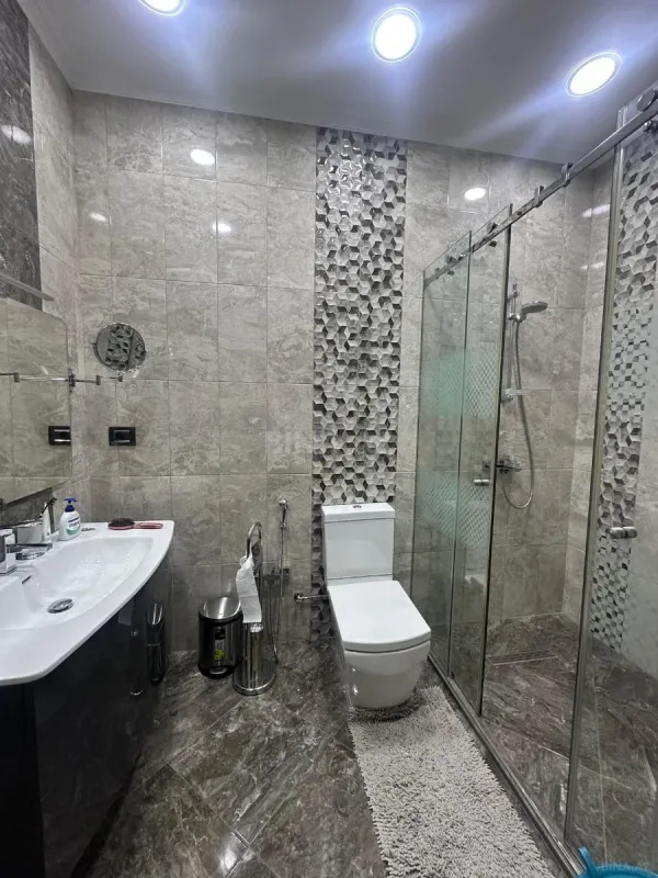 Satılır 6 otaqlı həyət evi 750 m²