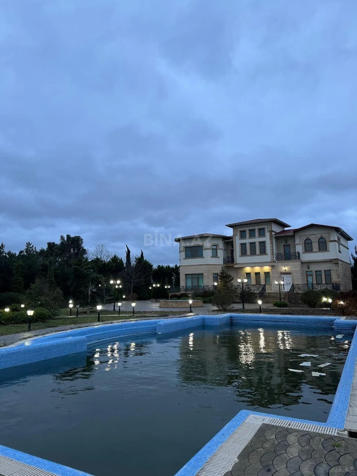 Satılır 6 otaqlı həyət evi 750 m²