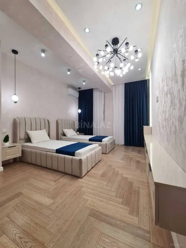 Satılır 3 otaqlı mənzil 135 m²