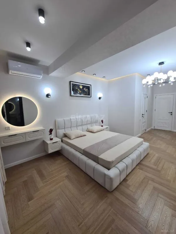 Satılır 3 otaqlı mənzil 135 m²