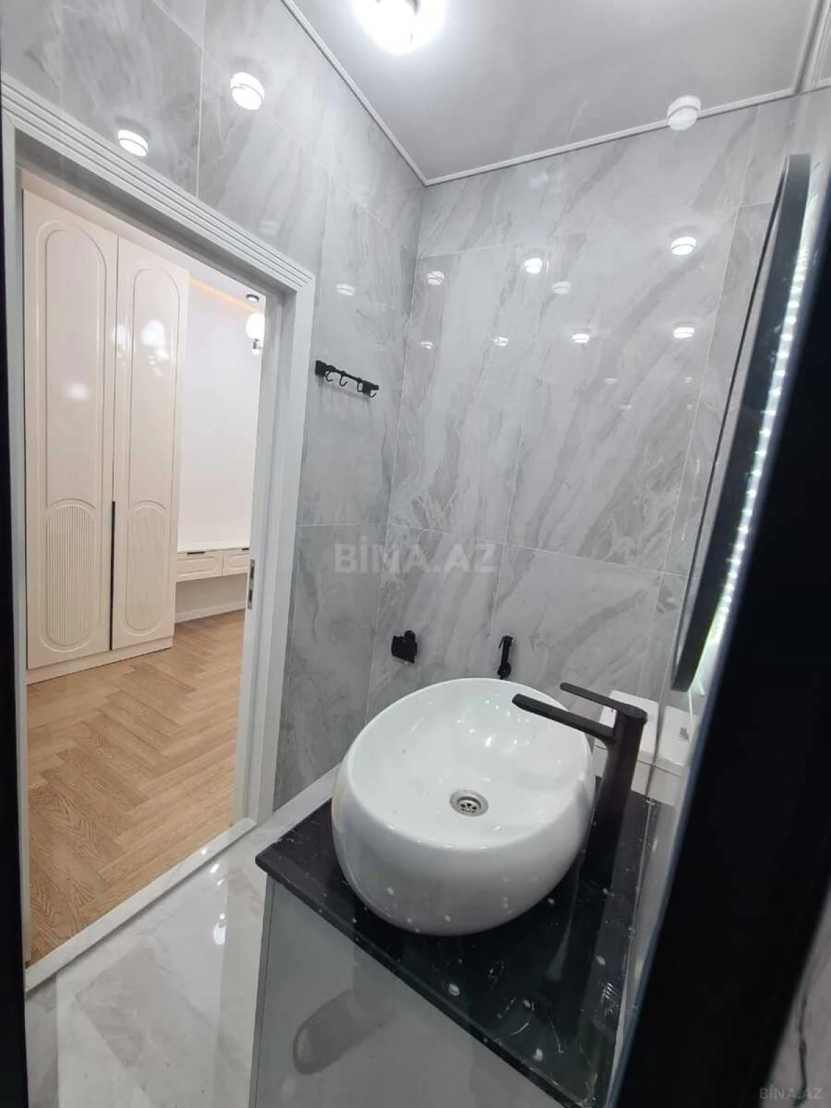 Satılır 3 otaqlı mənzil 135 m²