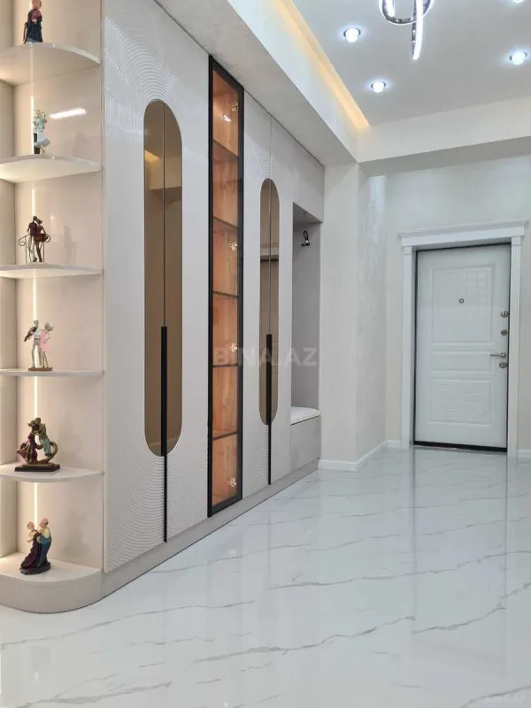 Satılır 3 otaqlı mənzil 135 m²
