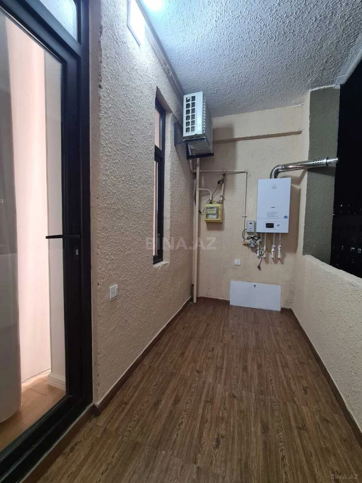 Satılır 3 otaqlı mənzil 135 m²