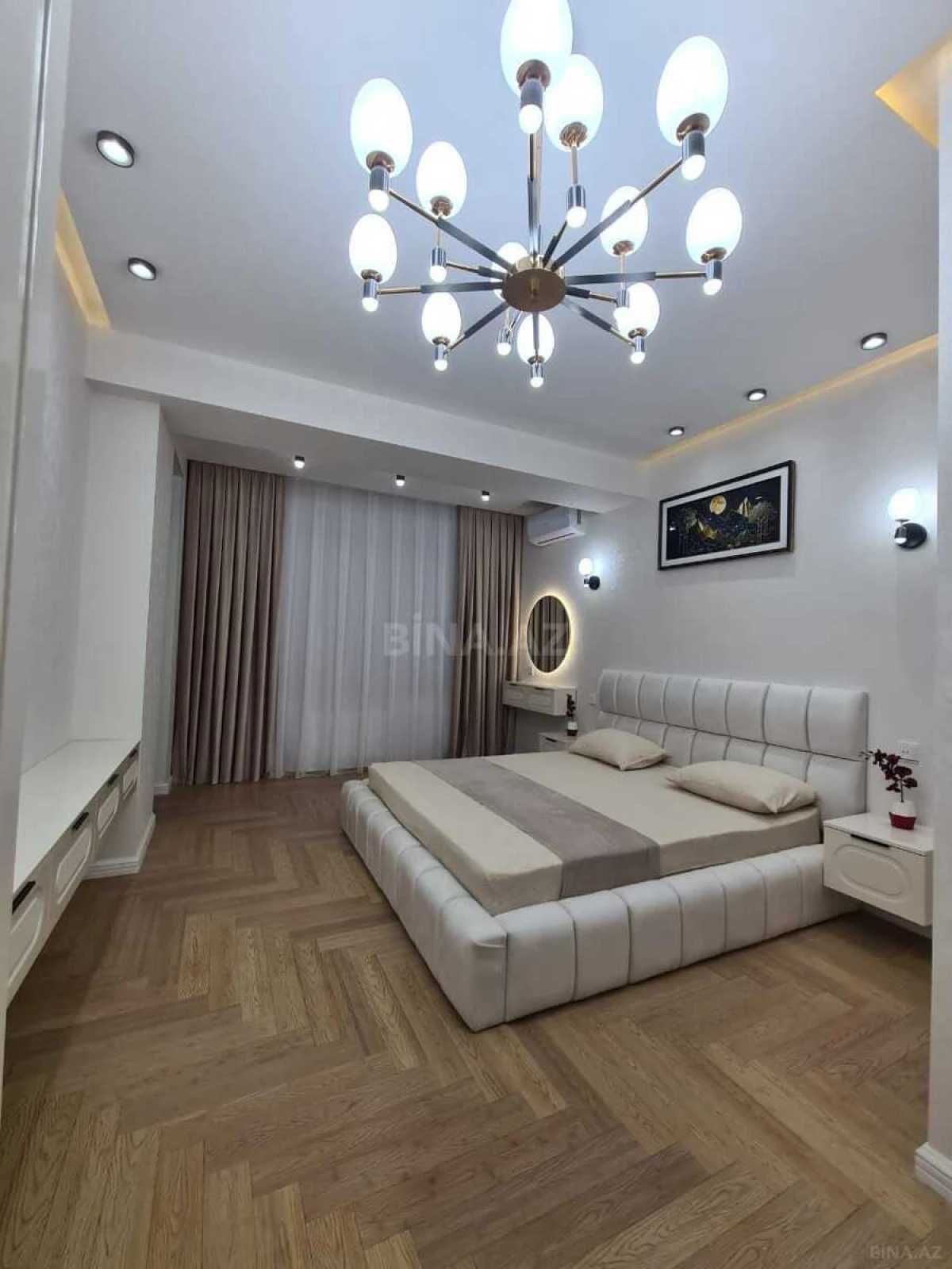 Satılır 3 otaqlı mənzil 135 m²