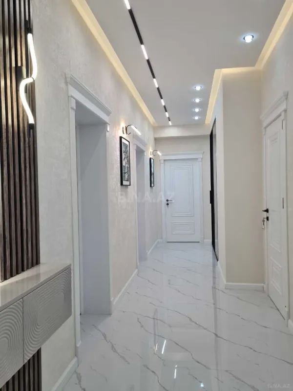 Satılır 3 otaqlı mənzil 135 m²