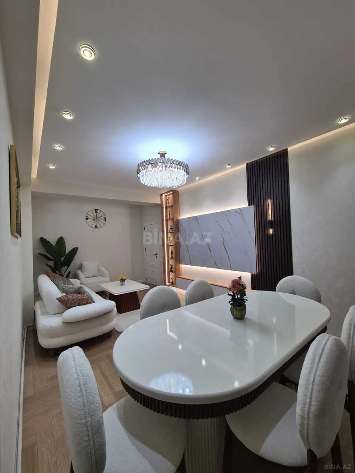 Satılır 3 otaqlı mənzil 135 m²