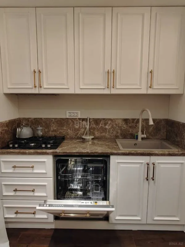 Kirayə verilir 2 otaqlı mənzil 85 m²