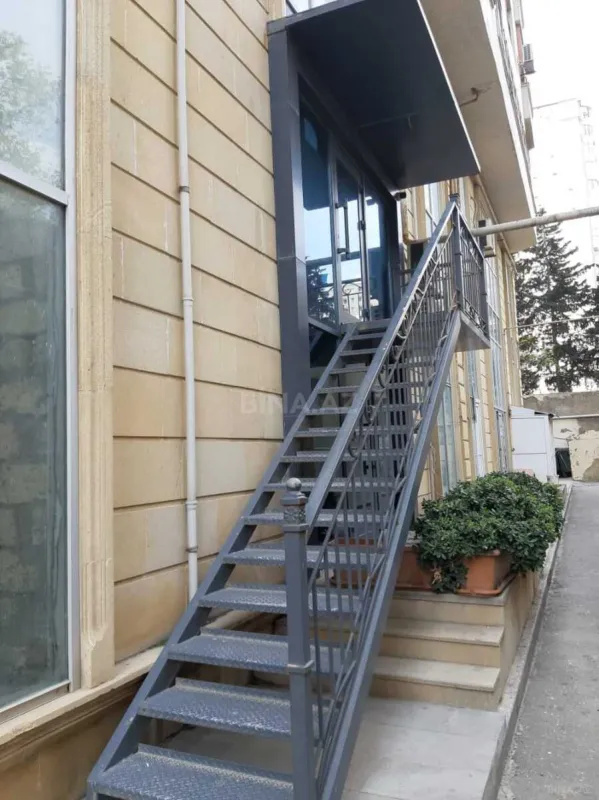 Kirayə verilir 2 otaqlı ofis 70 m²