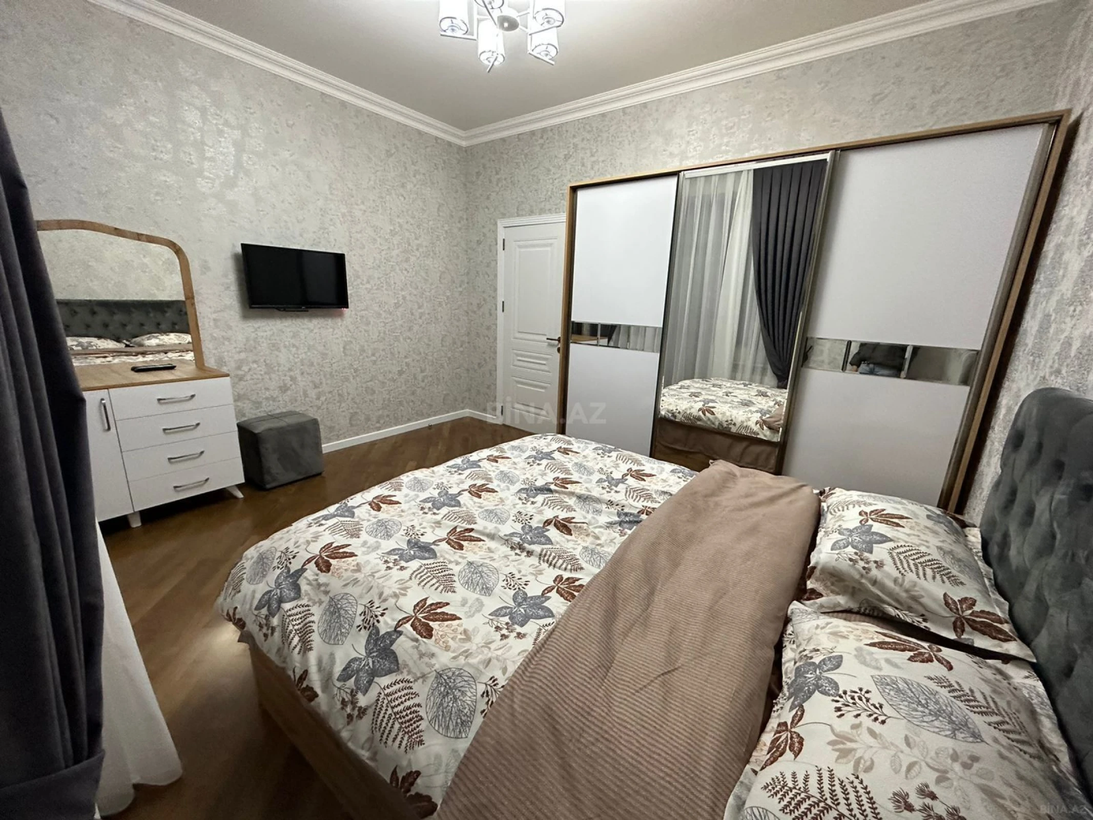 Kirayə verilir 2 otaqlı mənzil 80 m²