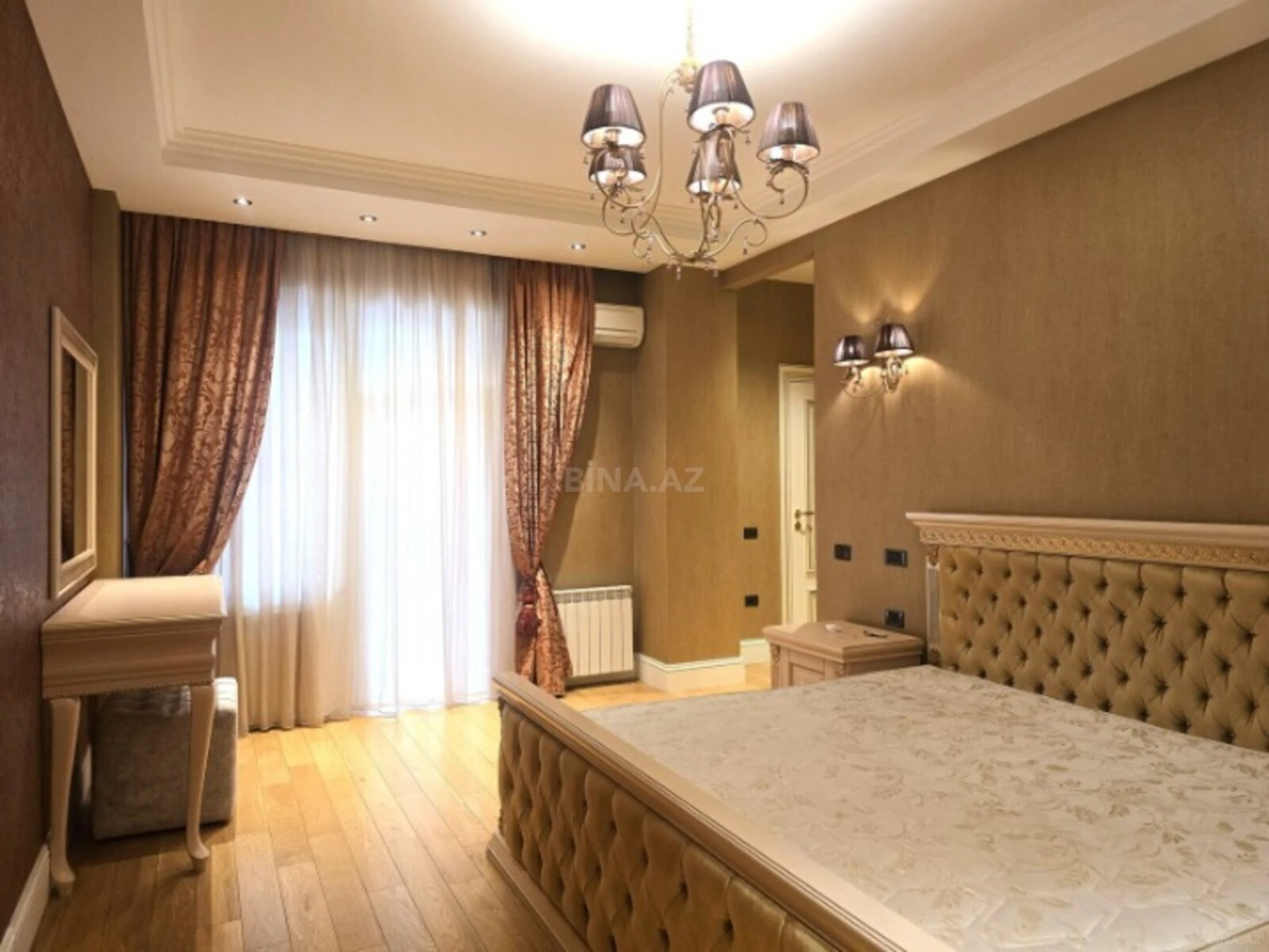Satılır 4 otaqlı mənzil 200 m²