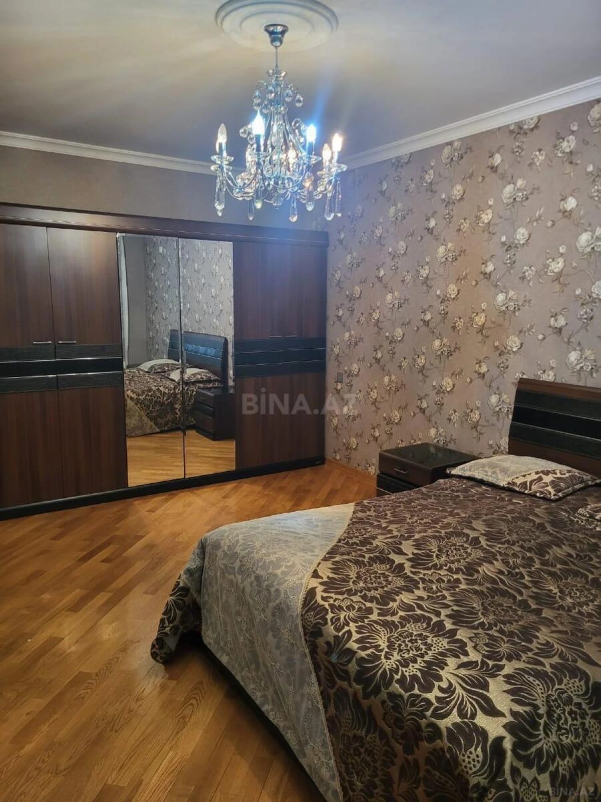Satılır 3 otaqlı mənzil 130 m²