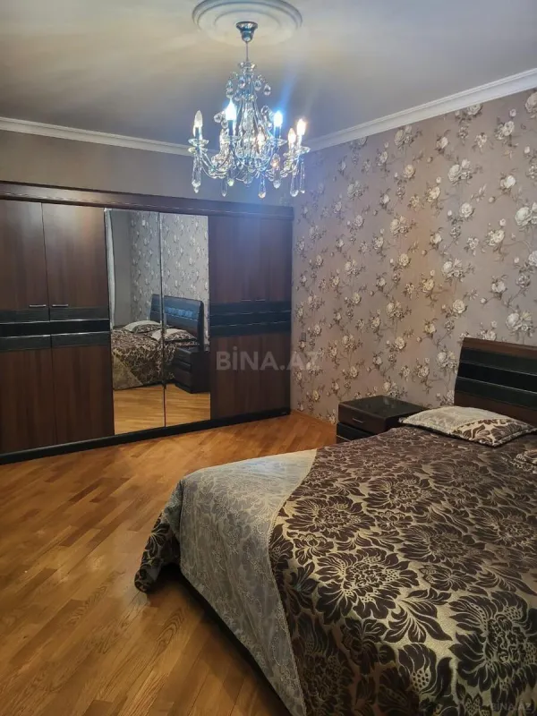 Satılır 3 otaqlı mənzil 130 m²