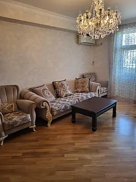 Satılır 3 otaqlı mənzil 130 m²