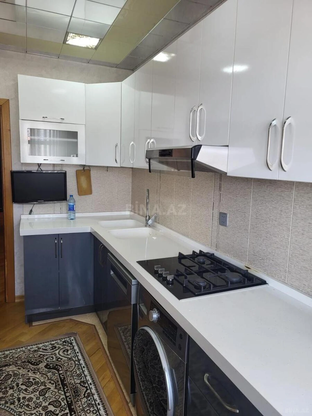 Satılır 3 otaqlı mənzil 130 m²