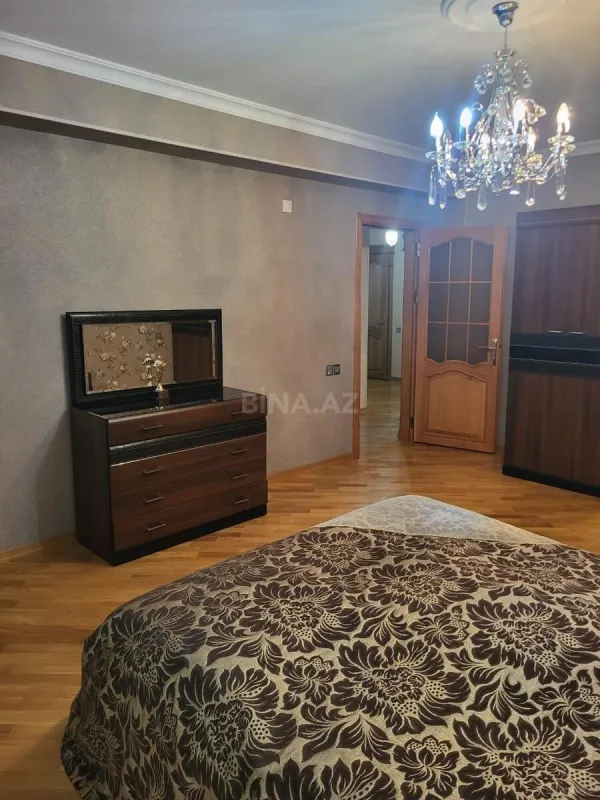 Satılır 3 otaqlı mənzil 130 m²