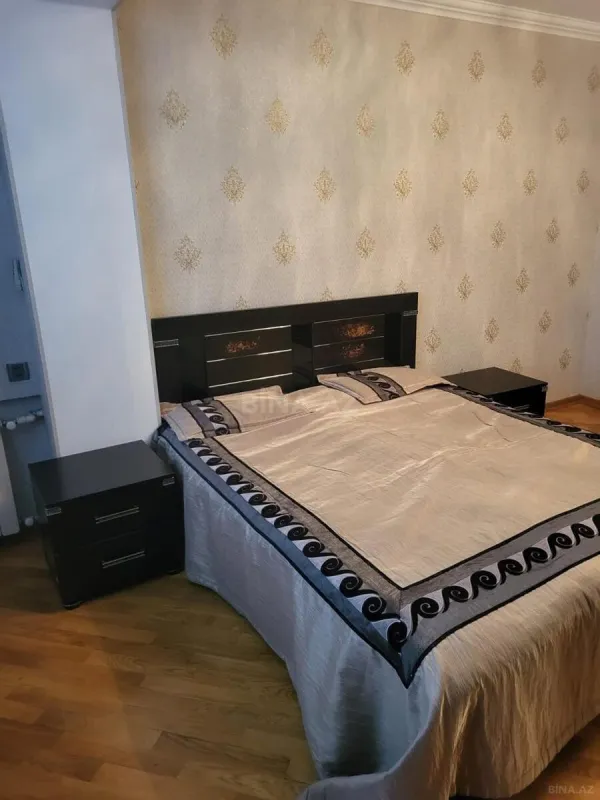 Satılır 3 otaqlı mənzil 130 m²