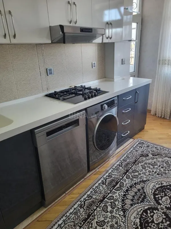 Satılır 3 otaqlı mənzil 130 m²