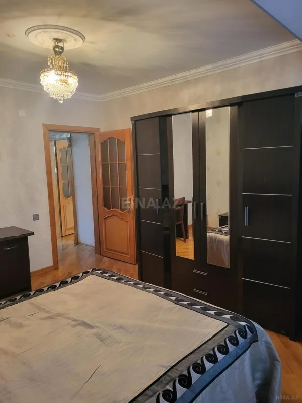 Satılır 3 otaqlı mənzil 130 m²