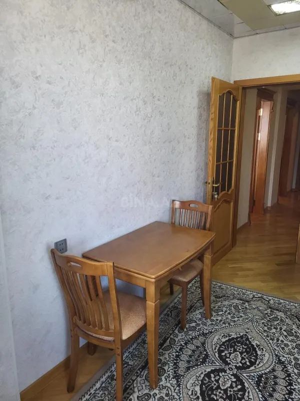 Satılır 3 otaqlı mənzil 130 m²